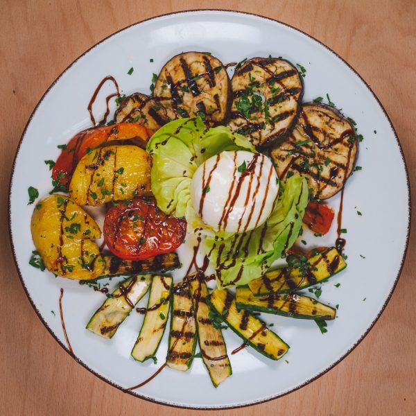 Burrata su verdure grigliate